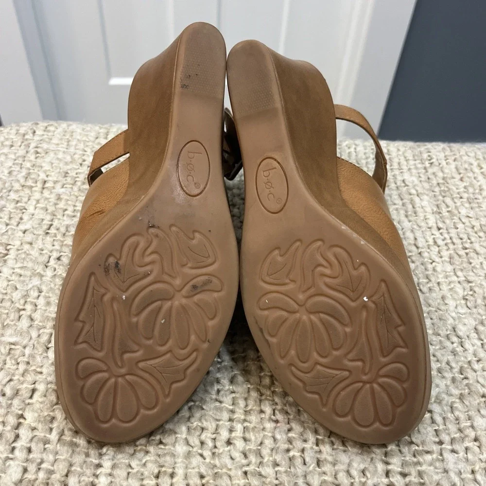 BORN b.o.c Women's Sophie Platform Wedge Mule‎ Size 10 M Camel Brown